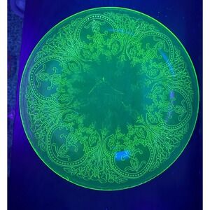 Uranium - Indiana Glass Co - Center Design Sandwich Plate